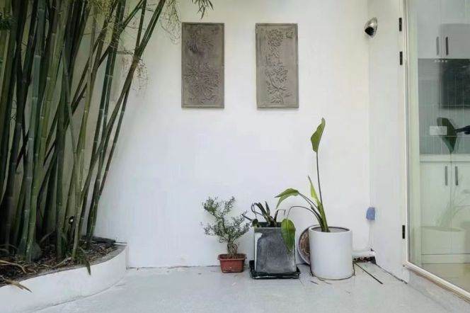 1BR Lane House near Jiangsu Rd Metro with Terrace (L2/L11)