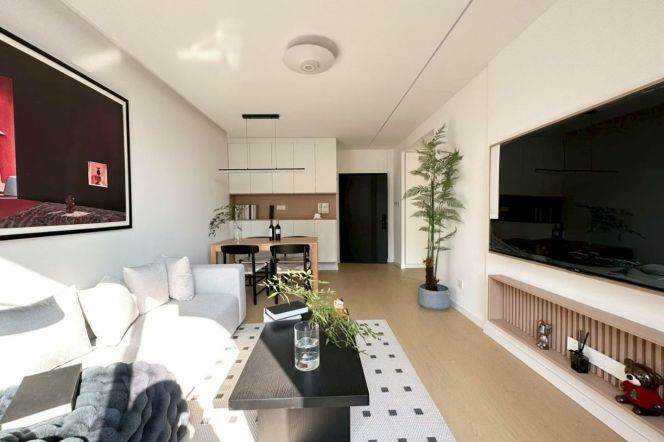 High-Floor 1BR Apartment at Yunhe Garden
