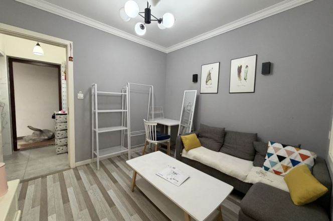 1BR Apartment in Jing'an (L7)