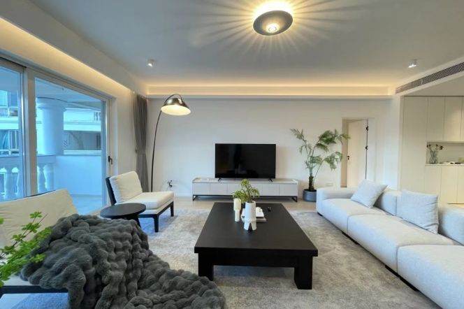 Spacious 3BR Apartment at Mingyuan Century City (L1/L10/L12)