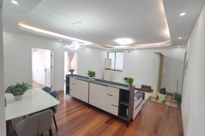 High-Floor 2BR Apartment in Lujiazui (L2/L9)