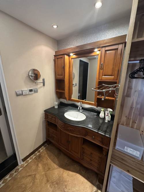 Housing image — Bathroom