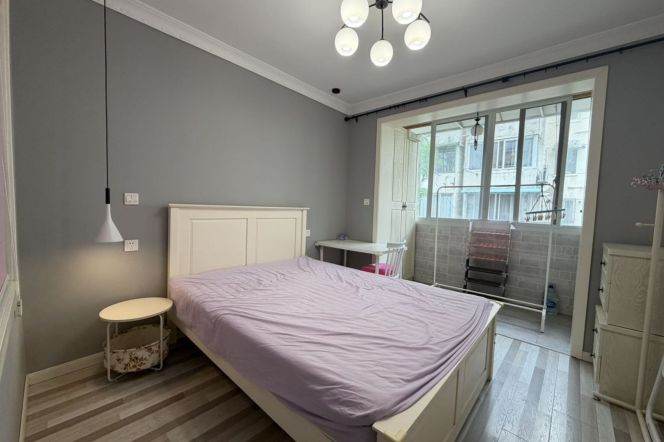 1BR Apartment in Jing'an (L7)