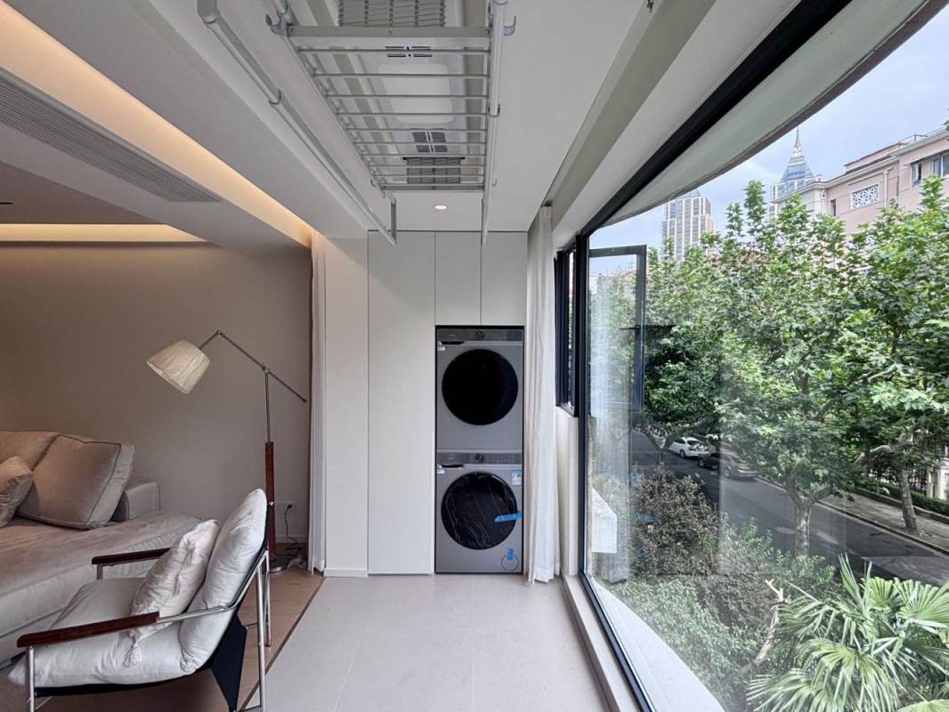 Housing image — Balcony