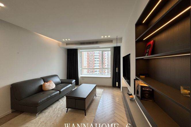 High-Floor Spacious 1BR Apartment in Jing'an (L14)