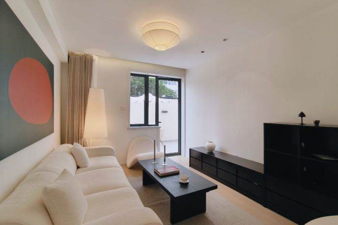 Spacious 1BR Apartment near Shanghai Indoor Stadium Metro with Terrace (L1/L4)