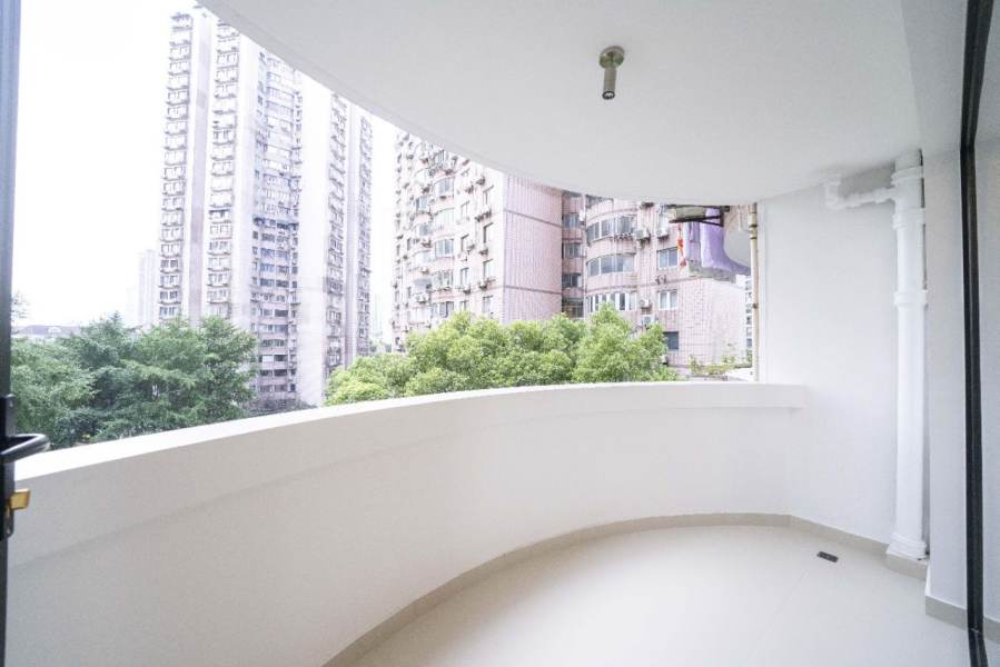 Housing image — Balcony