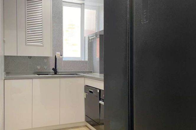 2BR Apartment in Jing'an with Floor-to-Ceiling Windows (L7)