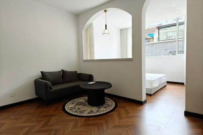 High-Ceiling Historic 1BR Lane House near IAPM (L9/L12)