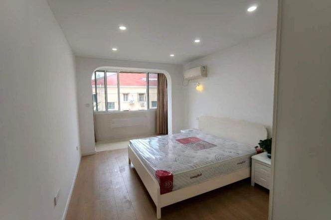 2BR Apartment near Shuicheng Rd Metro (L10)