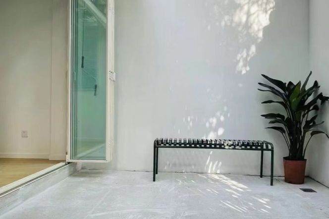 1BR Lane House near Jiangsu Rd Metro with Terrace (L2/L11)