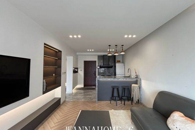 High-Floor Spacious 1BR Apartment in Jing'an (L14)