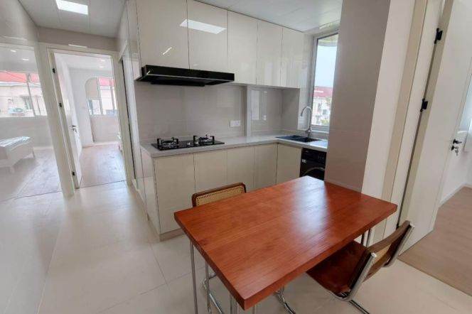 2BR Apartment near Shuicheng Rd Metro (L10)