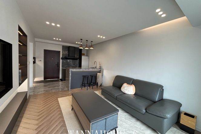 High-Floor Spacious 1BR Apartment in Jing'an (L14)