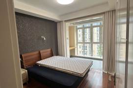 Short-Term 3BR Shared Apartment in Gubei with Floor-to-Ceiling Windows (L2)