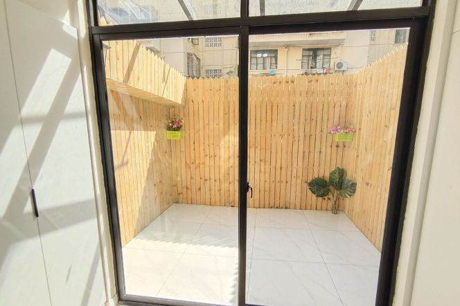 1BR Apartment near Zhongshan Park with Terrace (L2/L3/L4)