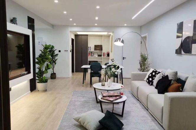 High-Floor 3BR Apartment at Yunhe Garden