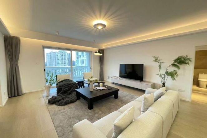 Spacious 3BR Apartment at Mingyuan Century City with Terrace (L1/L10/L12)