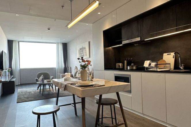 Short-Term Spacious 1BR Serviced Apartment near Luoxiu Road Metro (L15)