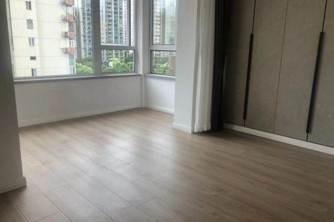 2BR Apartment near Jing'an Temple with Terrace (L7)