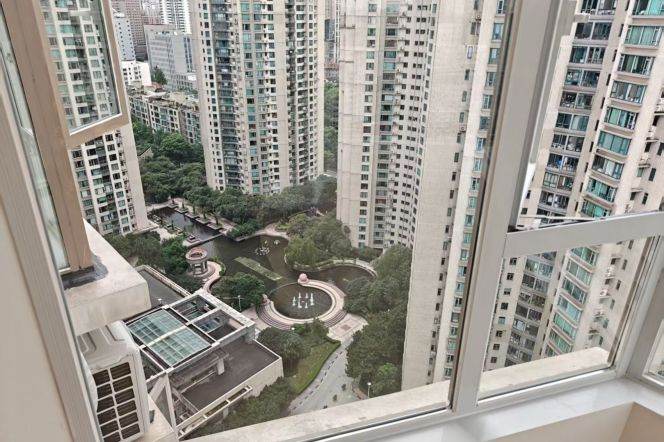 High-Floor 3BR Apartment in Xujiahui (L1/L9/L11)