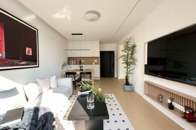 High-Floor 1BR Apartment at Yunhe Garden