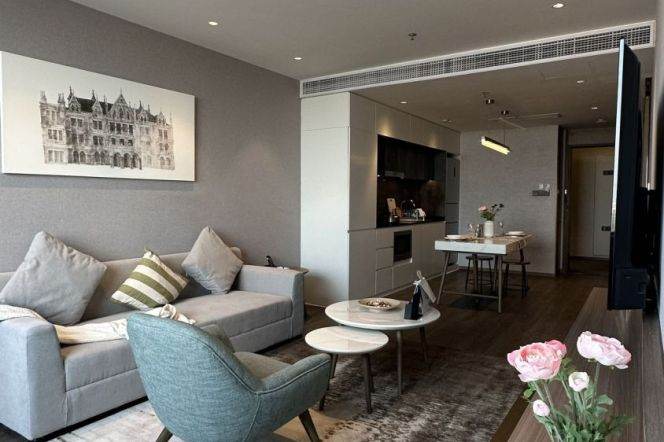 Short-Term Spacious 1BR Serviced Apartment near Luoxiu Road Metro (L15)