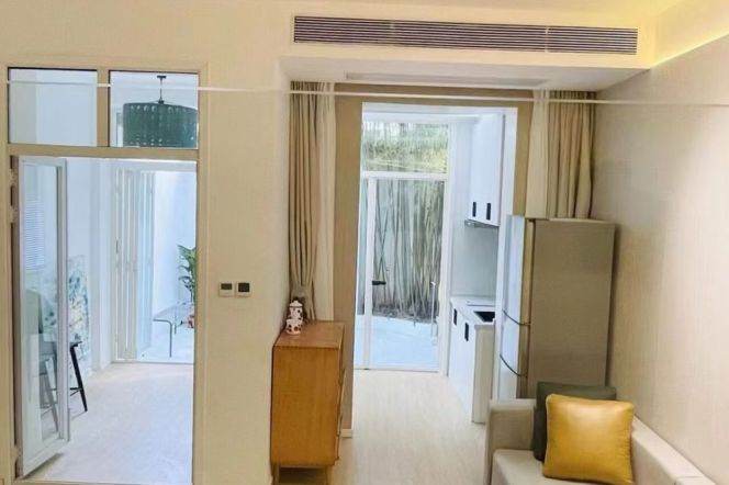 1BR Lane House near Jiangsu Rd Metro with Terrace (L2/L11)
