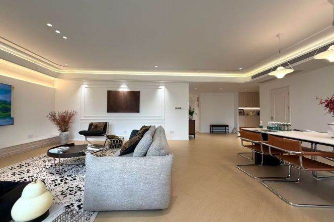 Spacious 3BR Apartment near South Pudong Road Metro