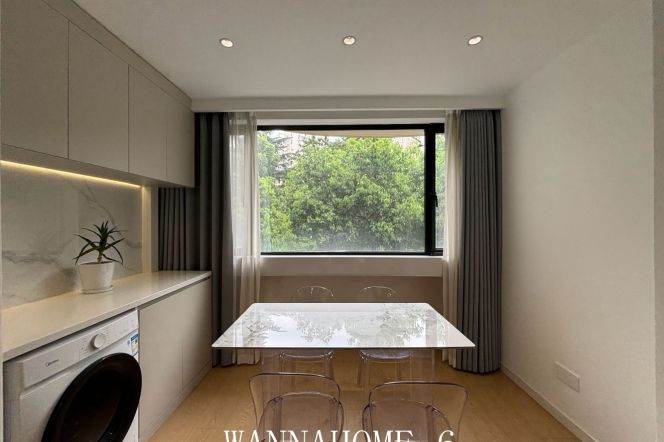 2BR Apartment in Jing'an