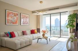 Spacious 3BR Apartment at Top Of City with Outstanding View (L13)