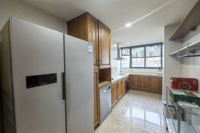 Spacious 3BR Apartment in Gubei