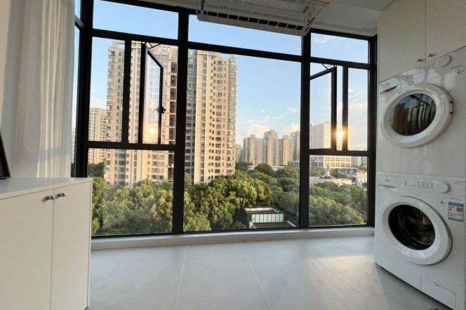 Spacious 1BR Apartment near Century Park