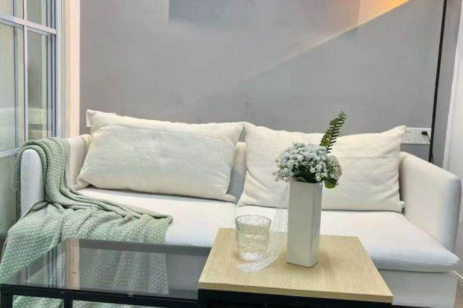 1BR Apartment in Jing'an (L7)