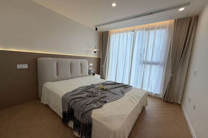 3BR Apartment in Hongqiao CBD with Floor-to-Ceiling Windows (L10)