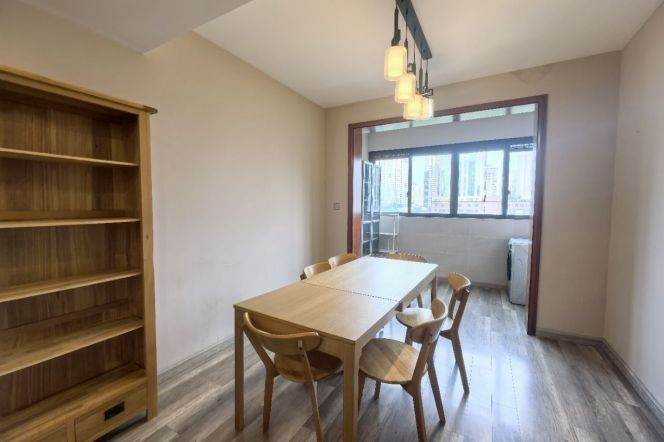 Spacious 3BR Apartment in Gubei