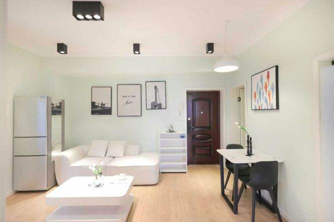 High-Floor 2BR Apartment in Jing'an (L2/L7/L14)