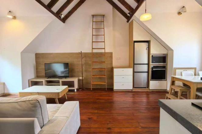 1BR Lane House in Old Xuhui with Terrace
