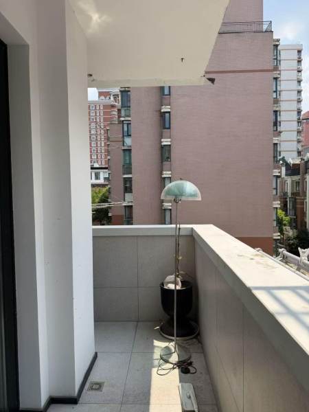 Housing image — Balcony