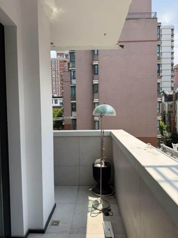 Housing image — Balcony