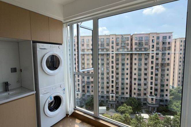 1BR Apartment in Hongqiao CBD (L2)