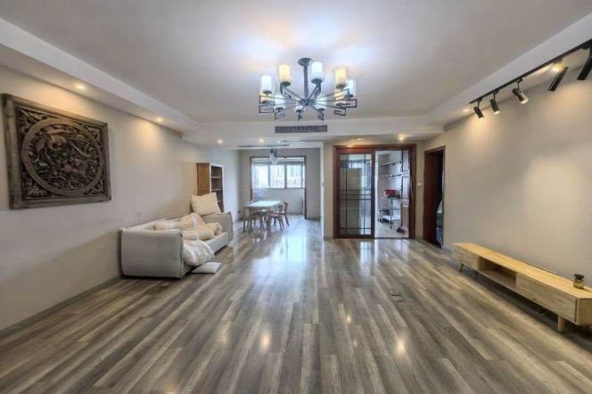 Spacious 3BR Apartment in Gubei