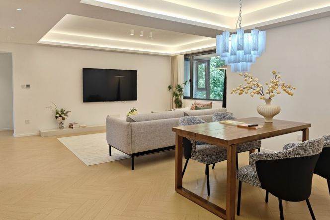 3BR Apartment in Jing'an with Green View (L2/L11)