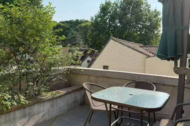1BR Lane House in Old Xuhui with Terrace