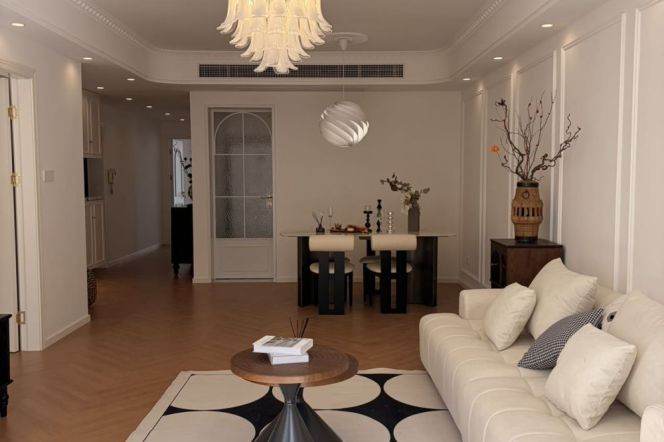 Spacious 2BR Apartment near Nanpu Bridge Metro with Floor-to-Ceiling Windows (L4/L9)