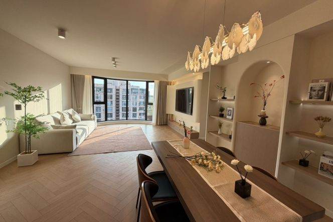 3BR Apartment in Hongqiao CBD with Floor-to-Ceiling Windows (L10)