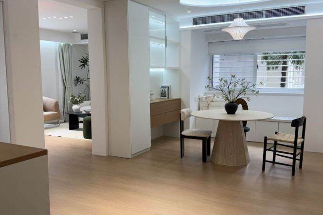 Spacious 2BR Apartment near People's Square with Terrace (L1/L2/L8/L14)