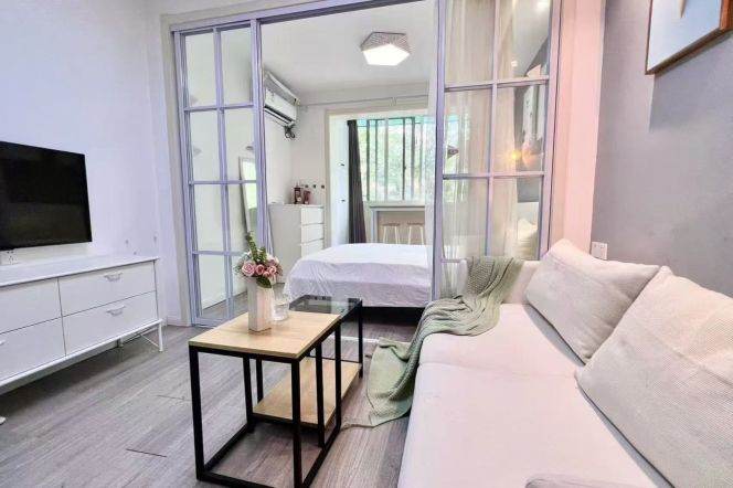 1BR Apartment in Jing'an (L7)