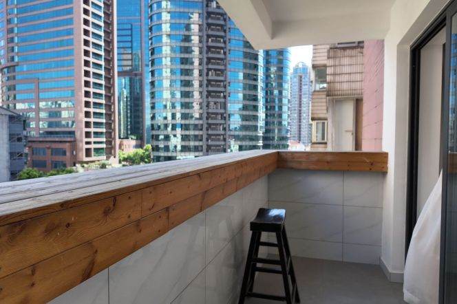 Spacious 1BR Apartment in Jing'an (L2/L11)