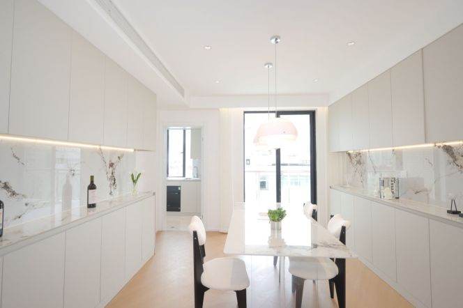 Spacious 1BR Apartment in Jing'an (L1/L12/L13)